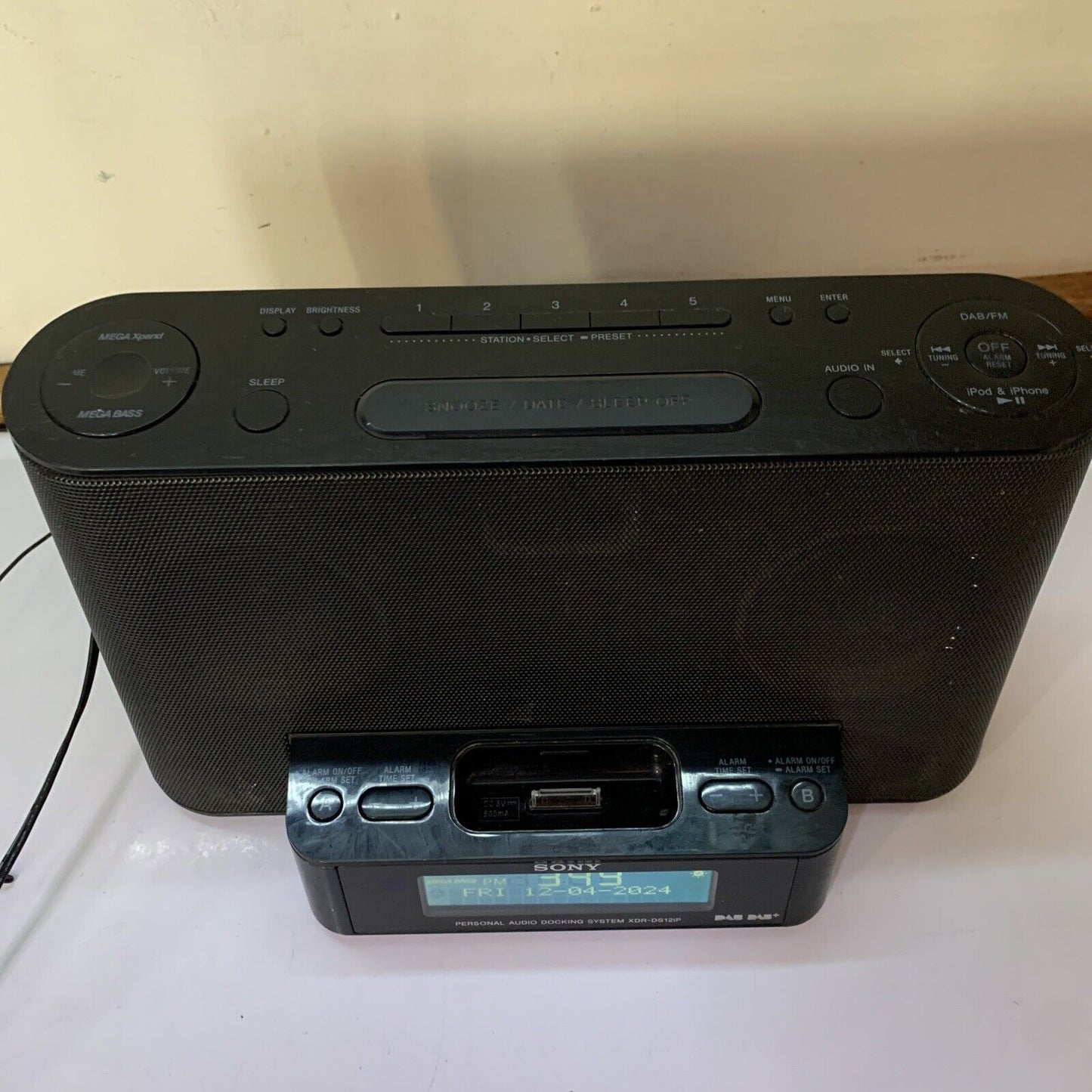 Sony Audio Speaker and Alarm Clock DAB+FM Radio iPod  XDR-DS16iP