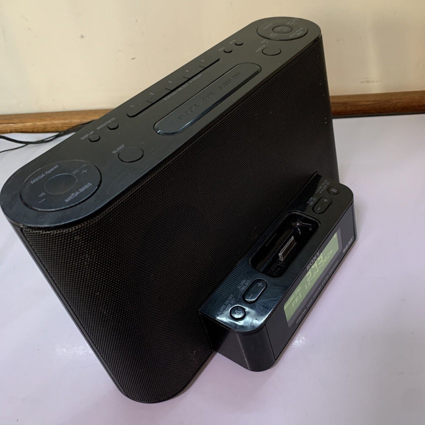 Sony Audio Speaker and Alarm Clock DAB+FM Radio iPod  XDR-DS16iP