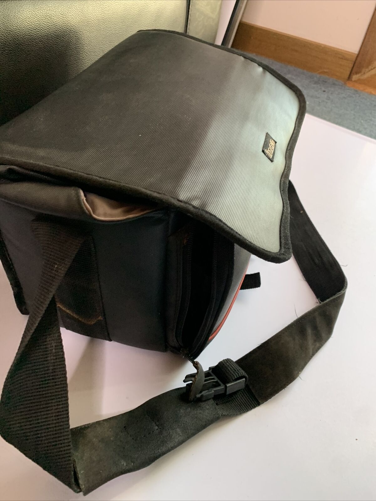 Inca Camera Shoulder Bag 33cm x 17cm x 21cm