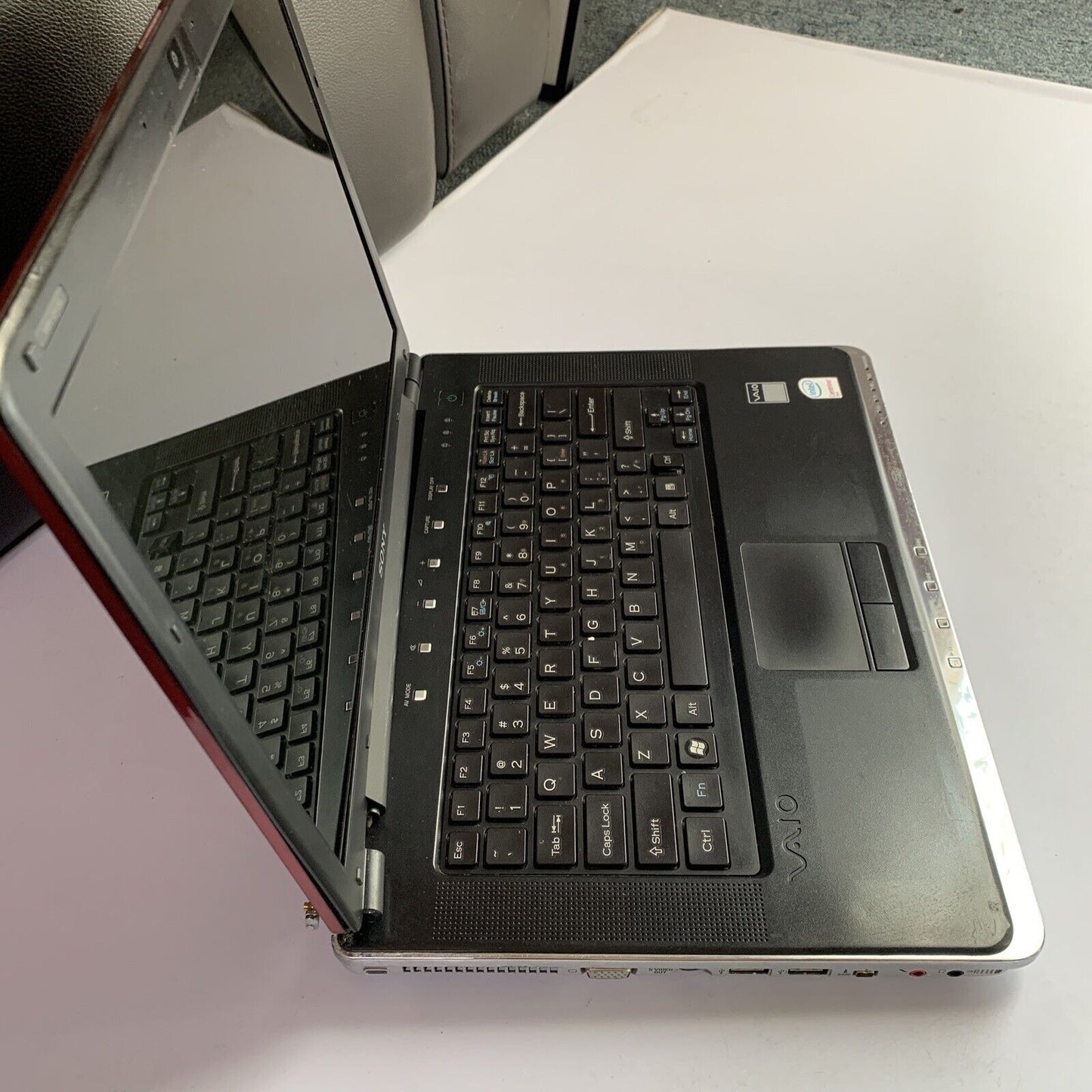 Sony VAIO 14" Laptop PCG-5G8P Intel Centrino Duo *Doesn't Turn On For Parts