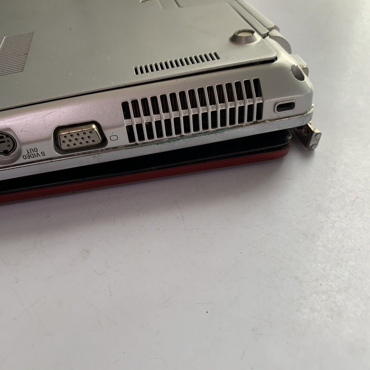 Sony VAIO 14" Laptop PCG-5G8P Intel Centrino Duo *Doesn't Turn On For Parts