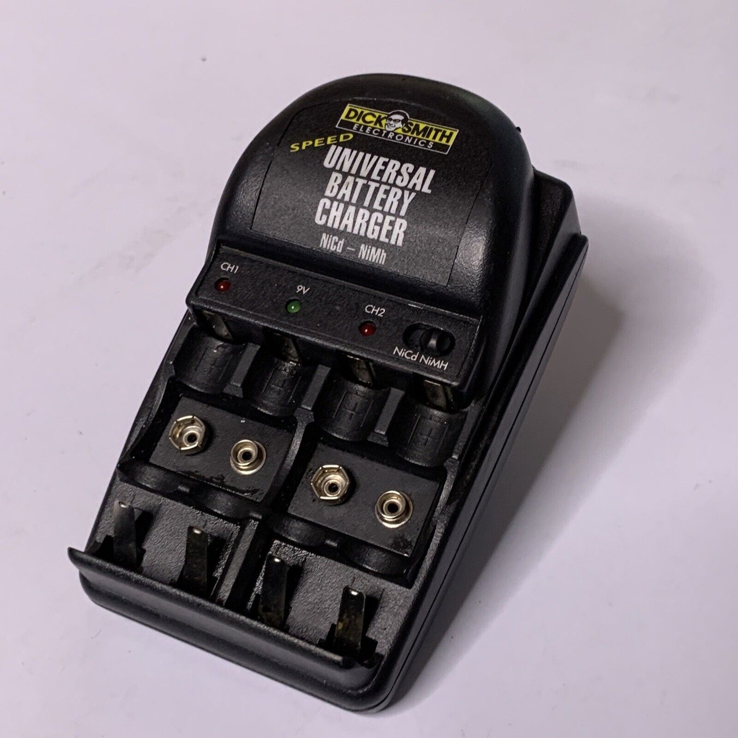 Dick Smith Speed Universal Battery Charger NiCd NiMh for AA AAA 9V