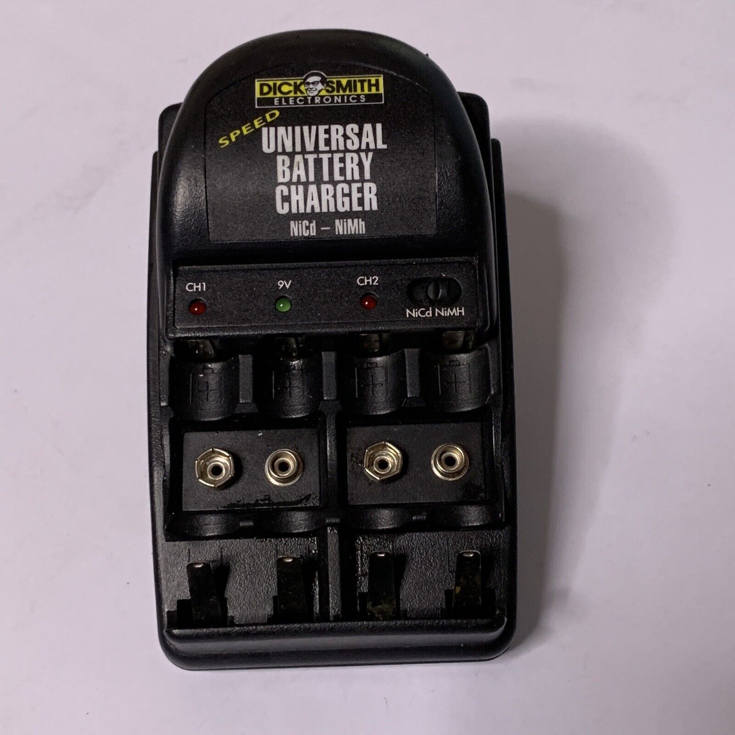 Dick Smith Speed Universal Battery Charger NiCd NiMh for AA AAA 9V