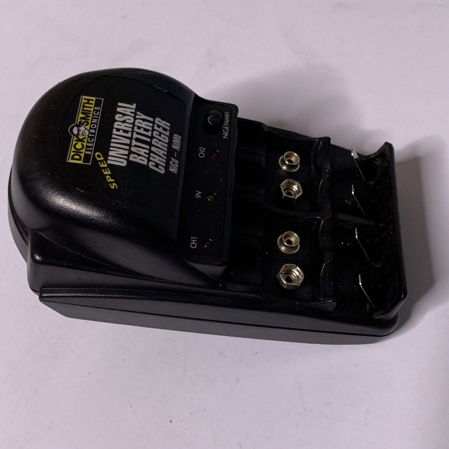 Dick Smith Speed Universal Battery Charger NiCd NiMh for AA AAA 9V