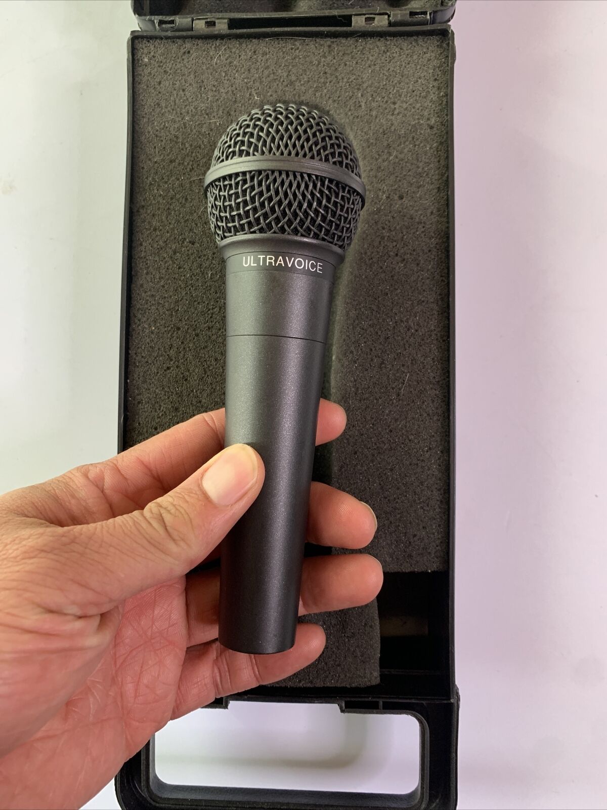 Behringer Ultravoice XM8500 Dynamic Professional Cardoid Vocal Microphone