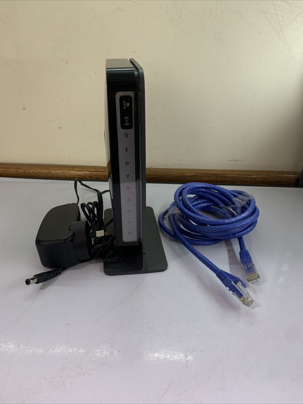Netgear N300 WiFi Modem Wireless Router DGN2200 – Retro Unit
