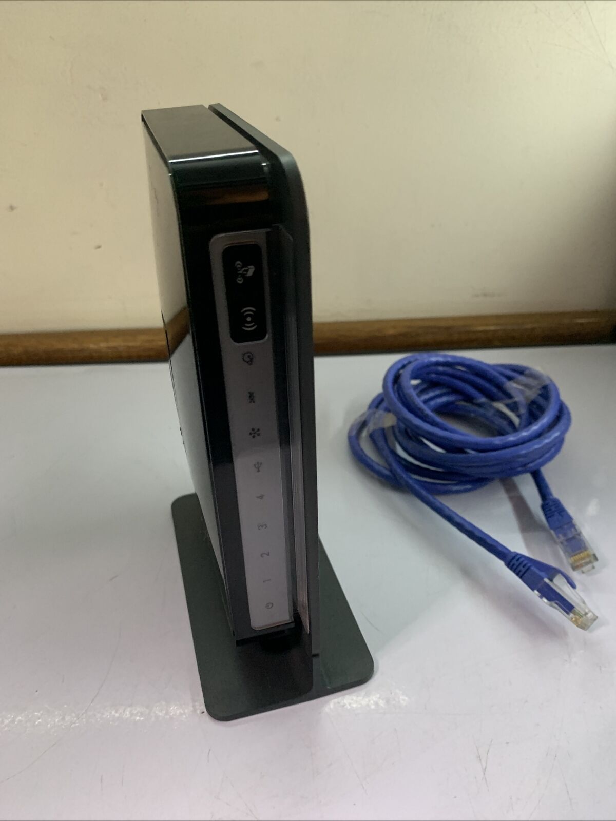 Netgear N300 WiFi Modem Wireless Router DGN2200 – Retro Unit