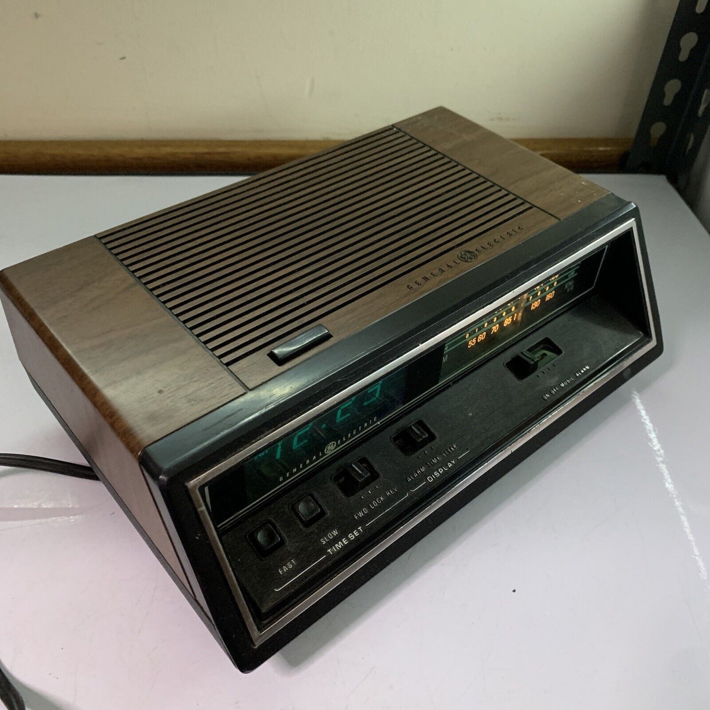 General Electric Alarm Clock Radio Vintage EA7-4665