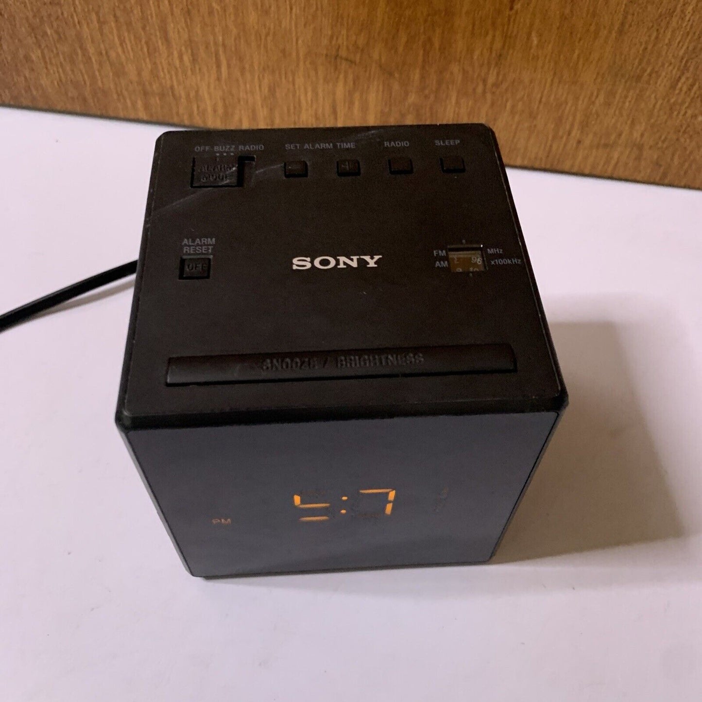 Sony LCD Display Alarm Digital Clock  AM/FM Radio ICF-C1