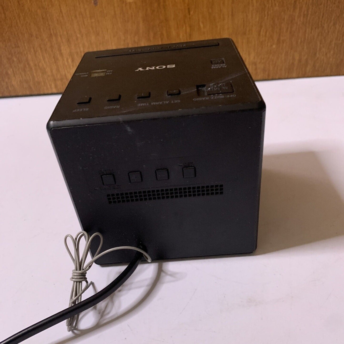 Sony LCD Display Alarm Digital Clock  AM/FM Radio ICF-C1