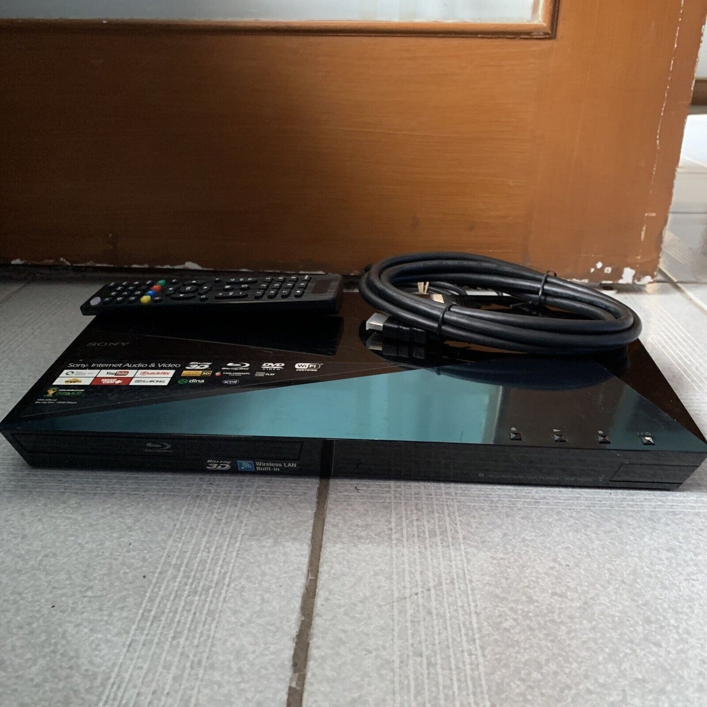 Sony Bluray 3D DVD Player WiFi BDP-S5100 with Remote Control Region B & 4