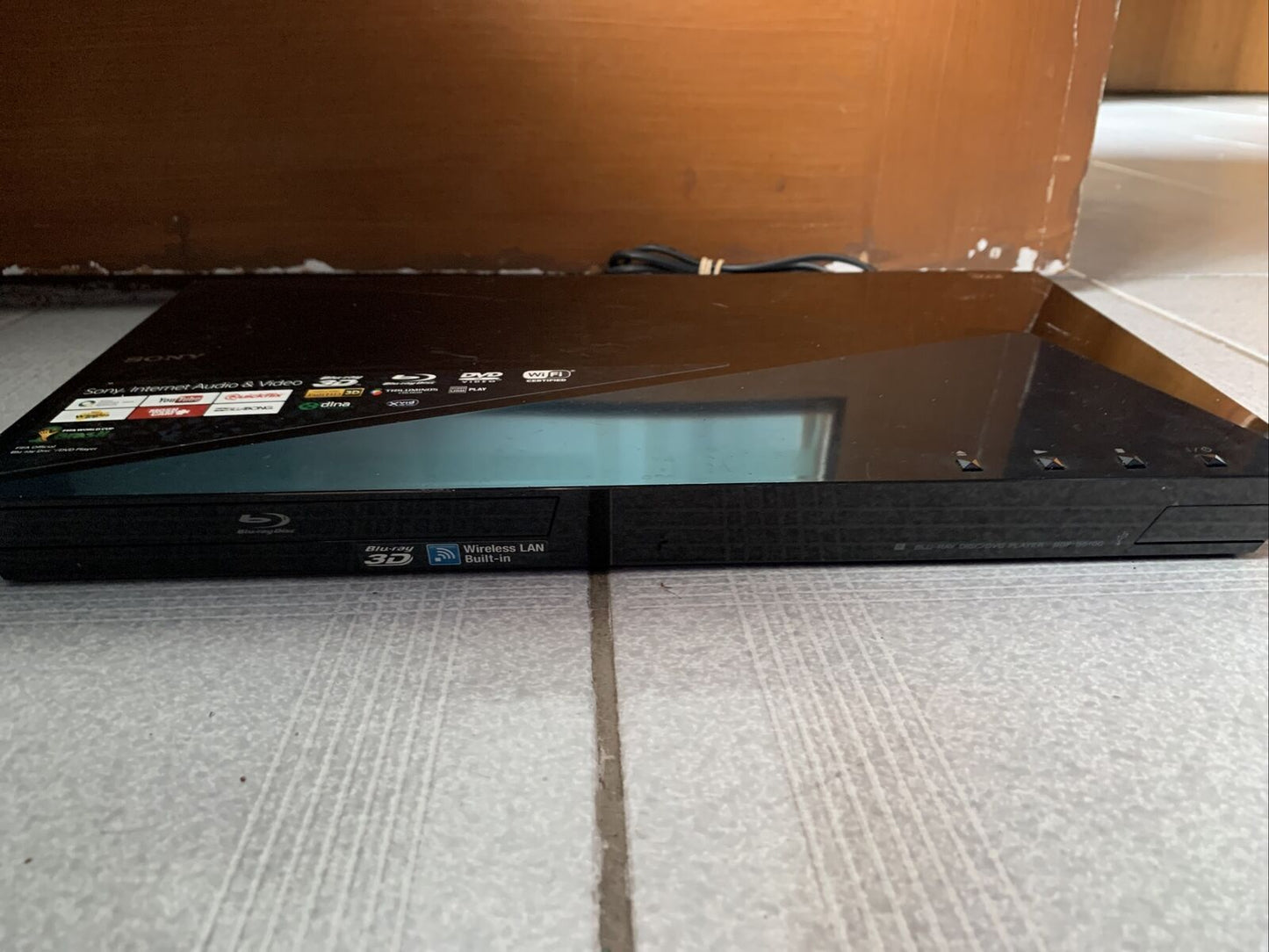 Sony Bluray 3D DVD Player WiFi BDP-S5100 with Remote Control Region B & 4