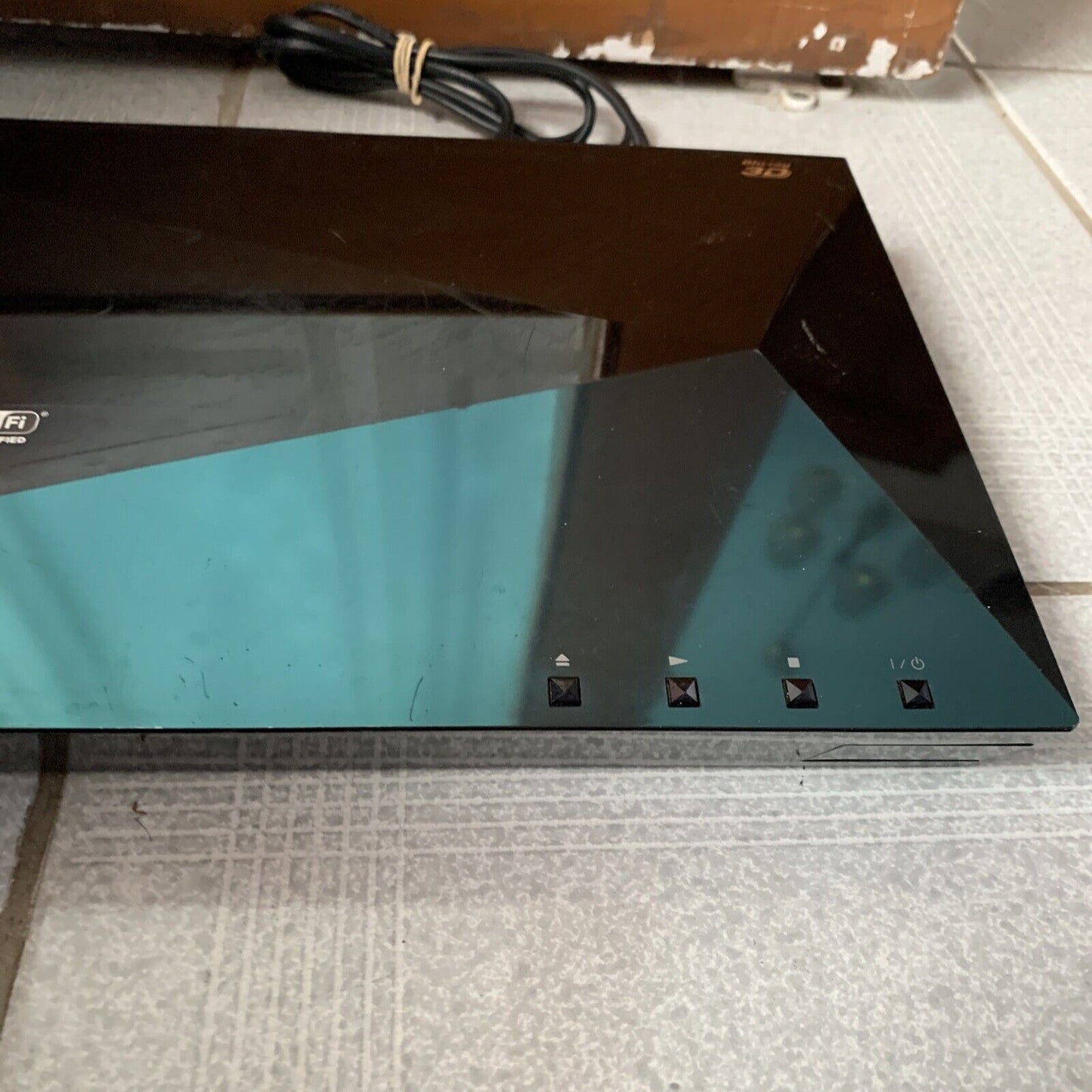 Sony Bluray 3D DVD Player WiFi BDP-S5100 with Remote Control Region B & 4