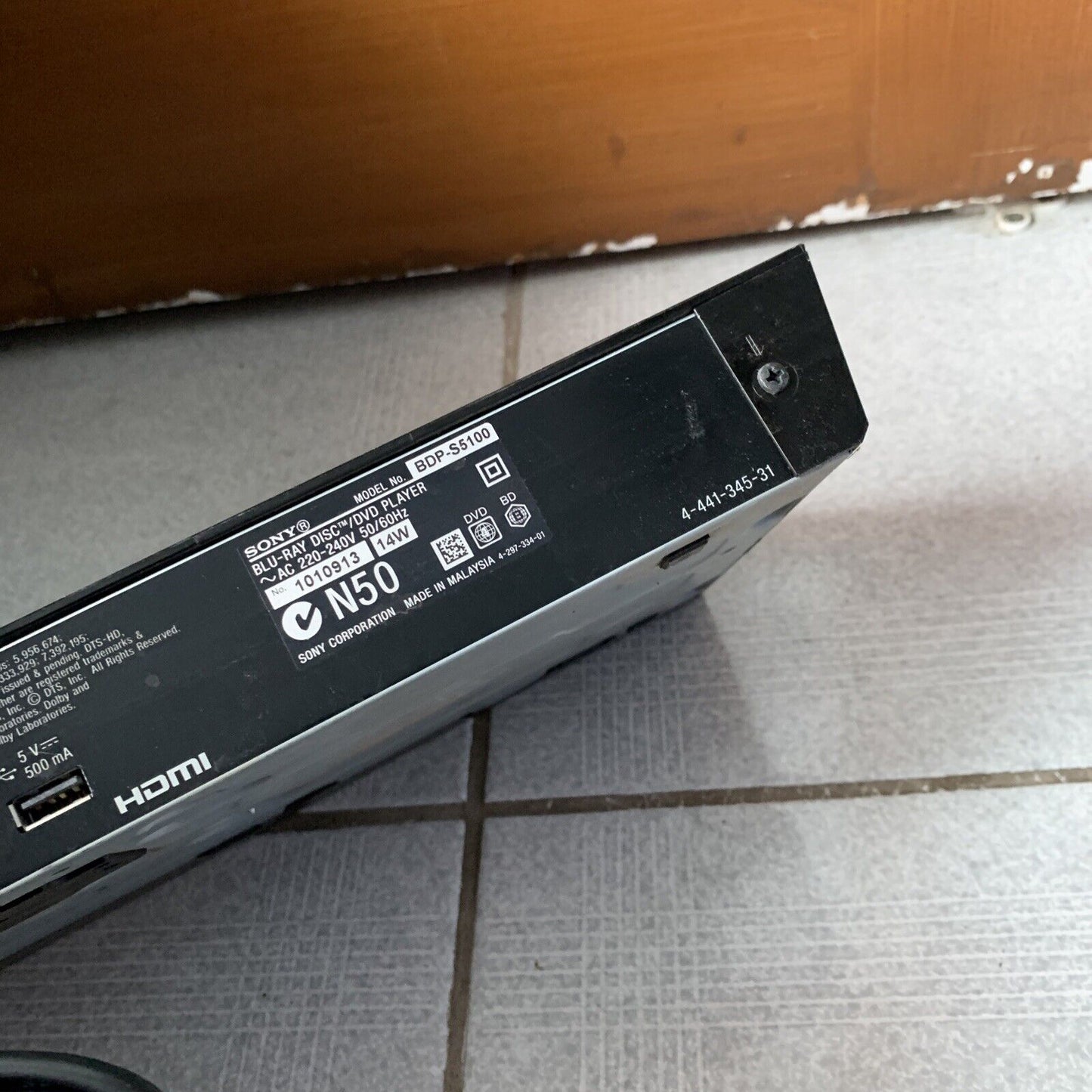 Sony Bluray 3D DVD Player WiFi BDP-S5100 with Remote Control Region B & 4