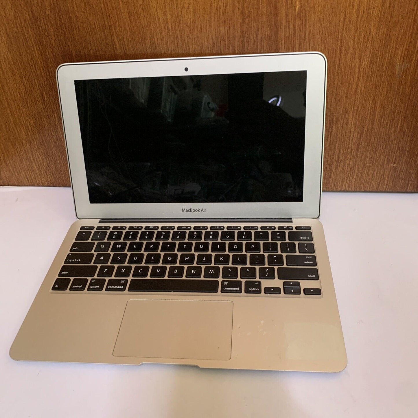 Apple MacBook Air 11" A1465 intel i5 1.3Ghz 4GB RAM 500GB *For Parts Or Repair