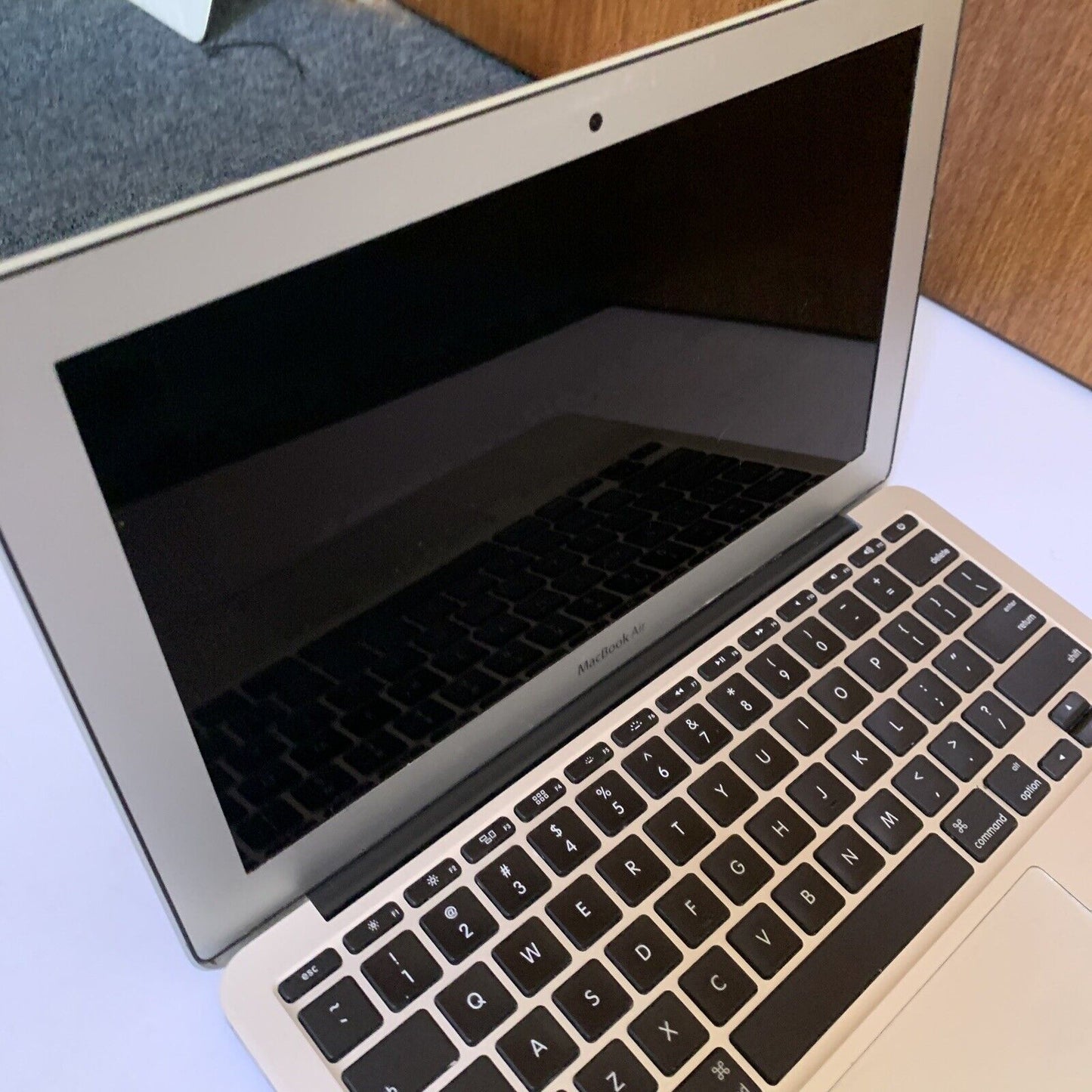 Apple MacBook Air 11" A1465 intel i5 1.3Ghz 4GB RAM 500GB *For Parts Or Repair