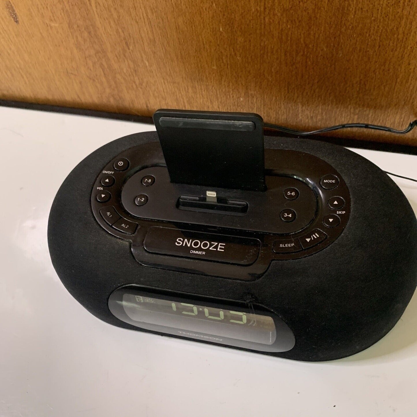 Thomson Alarm Clock Radio With Lightning Dock  ID35