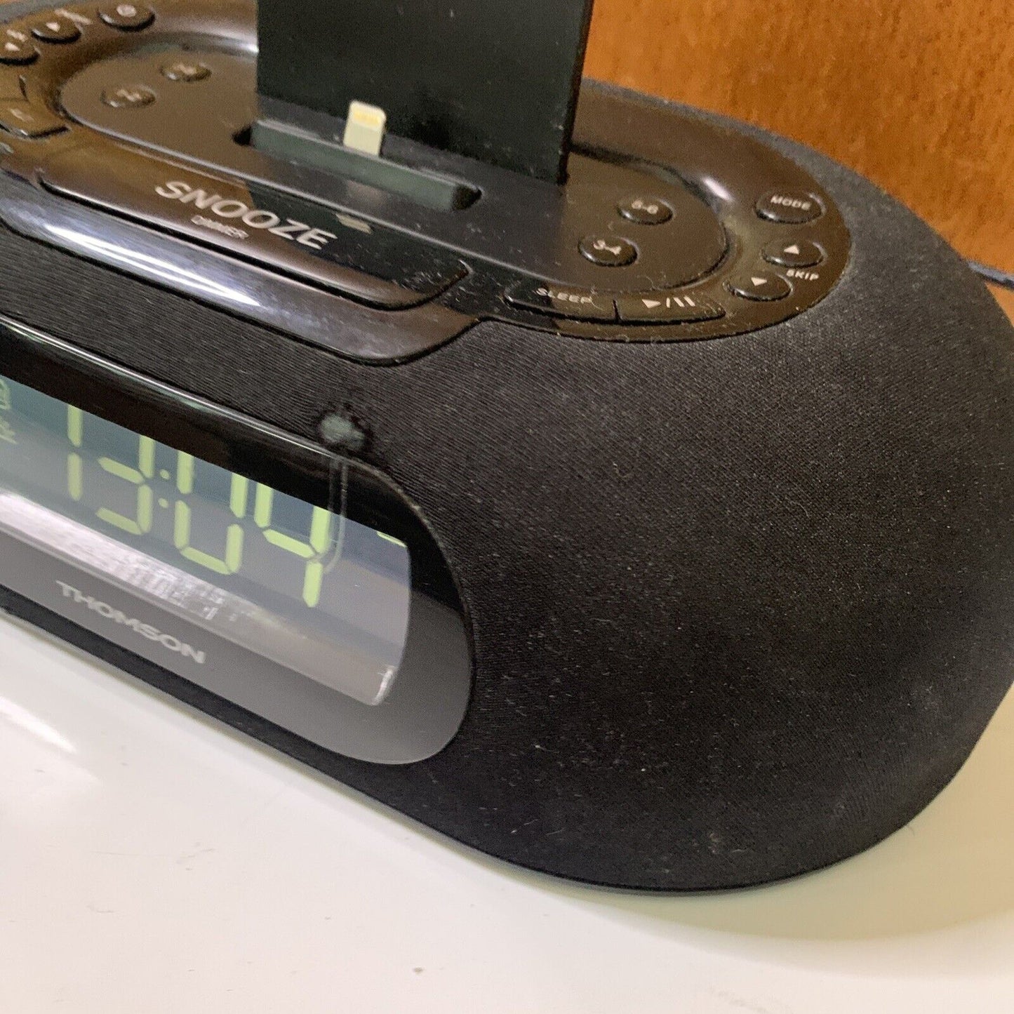 Thomson Alarm Clock Radio With Lightning Dock  ID35
