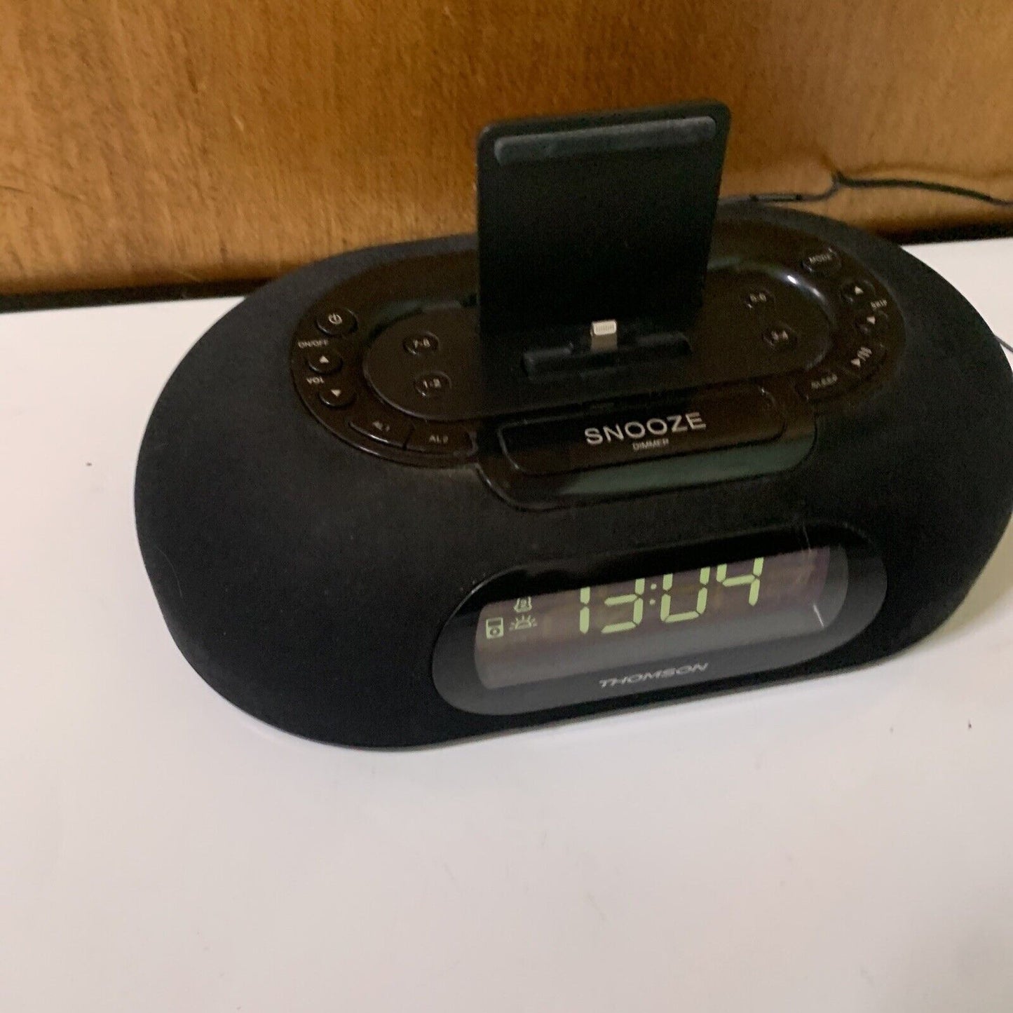 Thomson Alarm Clock Radio With Lightning Dock  ID35