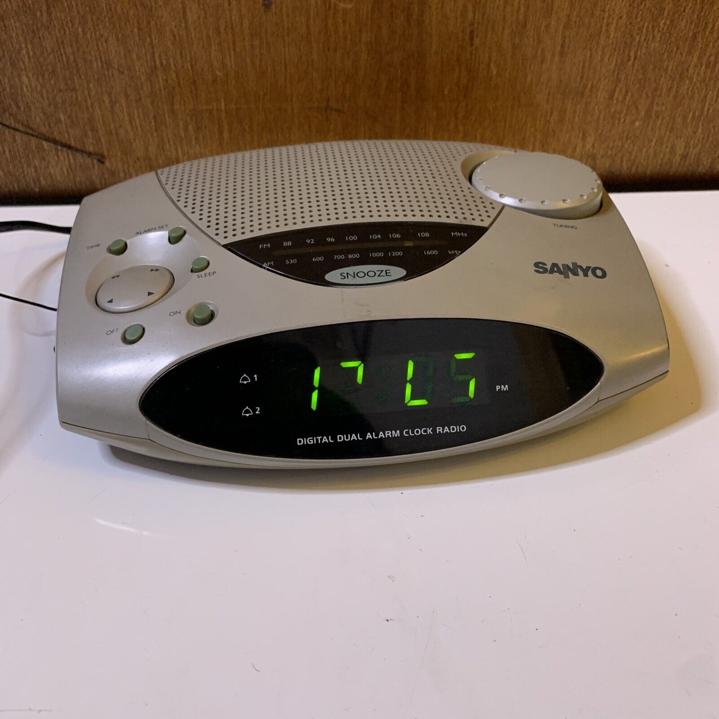 Sanyo RM 6025 Radio AM/FM Alarm Clock