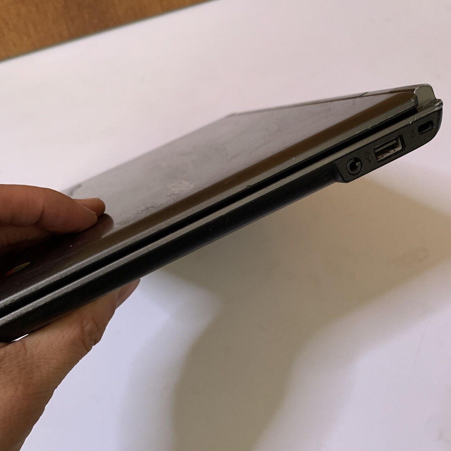 Acer C730-C4V9 Chromebook 11.6" Intel N2930 2.16 GHz *Missing Key + Flat Battery