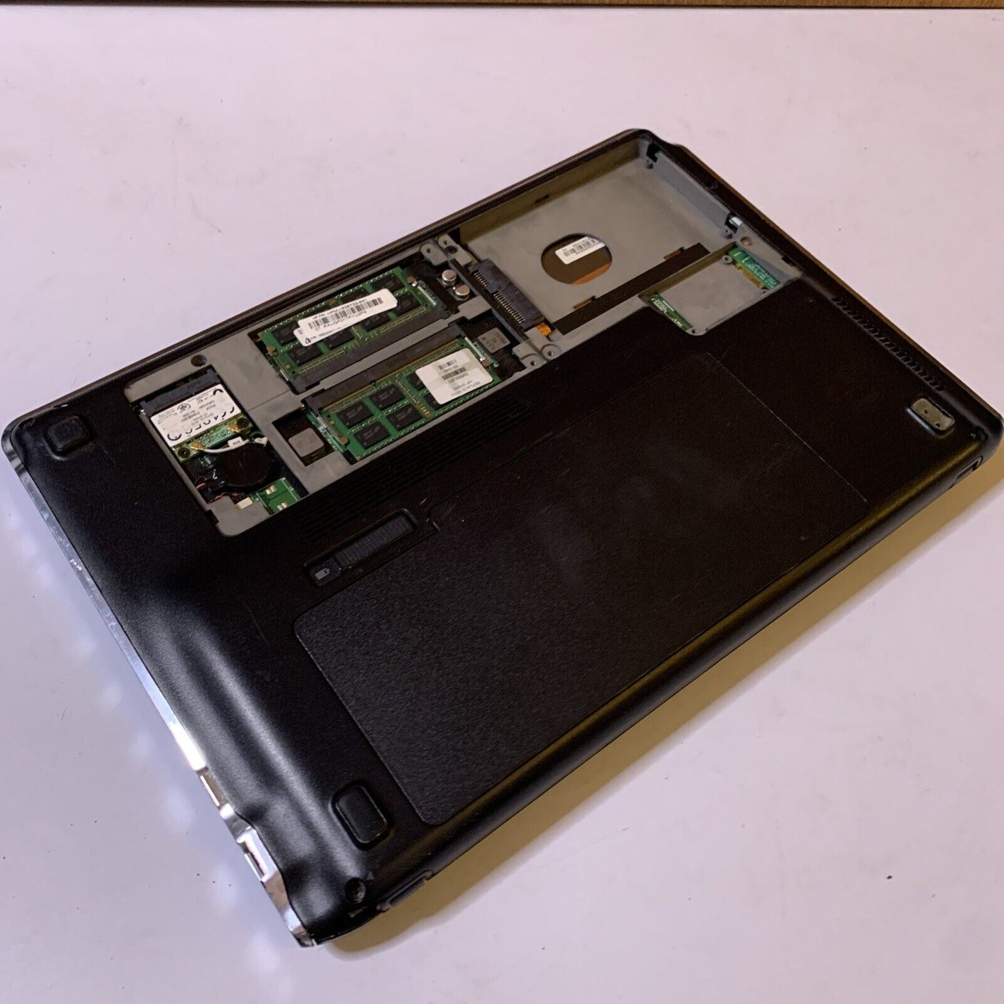 HP Pavilion DM3 Laptop 13.3" Intel U4100 1.3Ghz 4GB *Flat Battery No Back cover