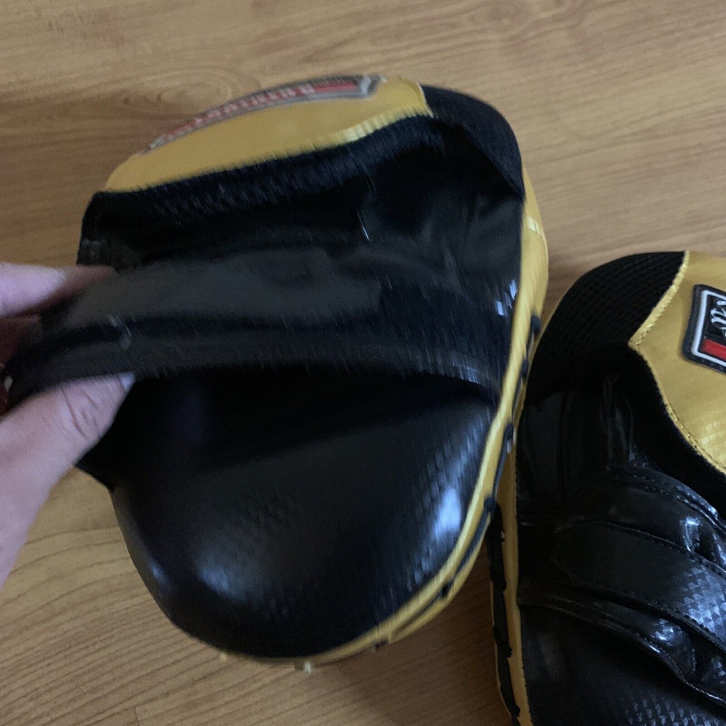 Boxa Training Boxing Pads Mitts Gel Touchpad