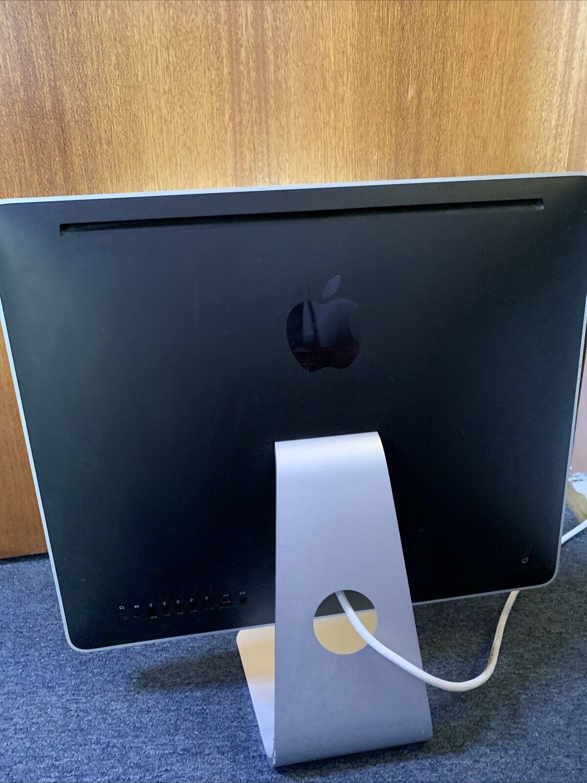 Apple iMac A1224 20" 2.4ghz Core 2 Duo 2gb RAM 320GB DVD Burner WiFi