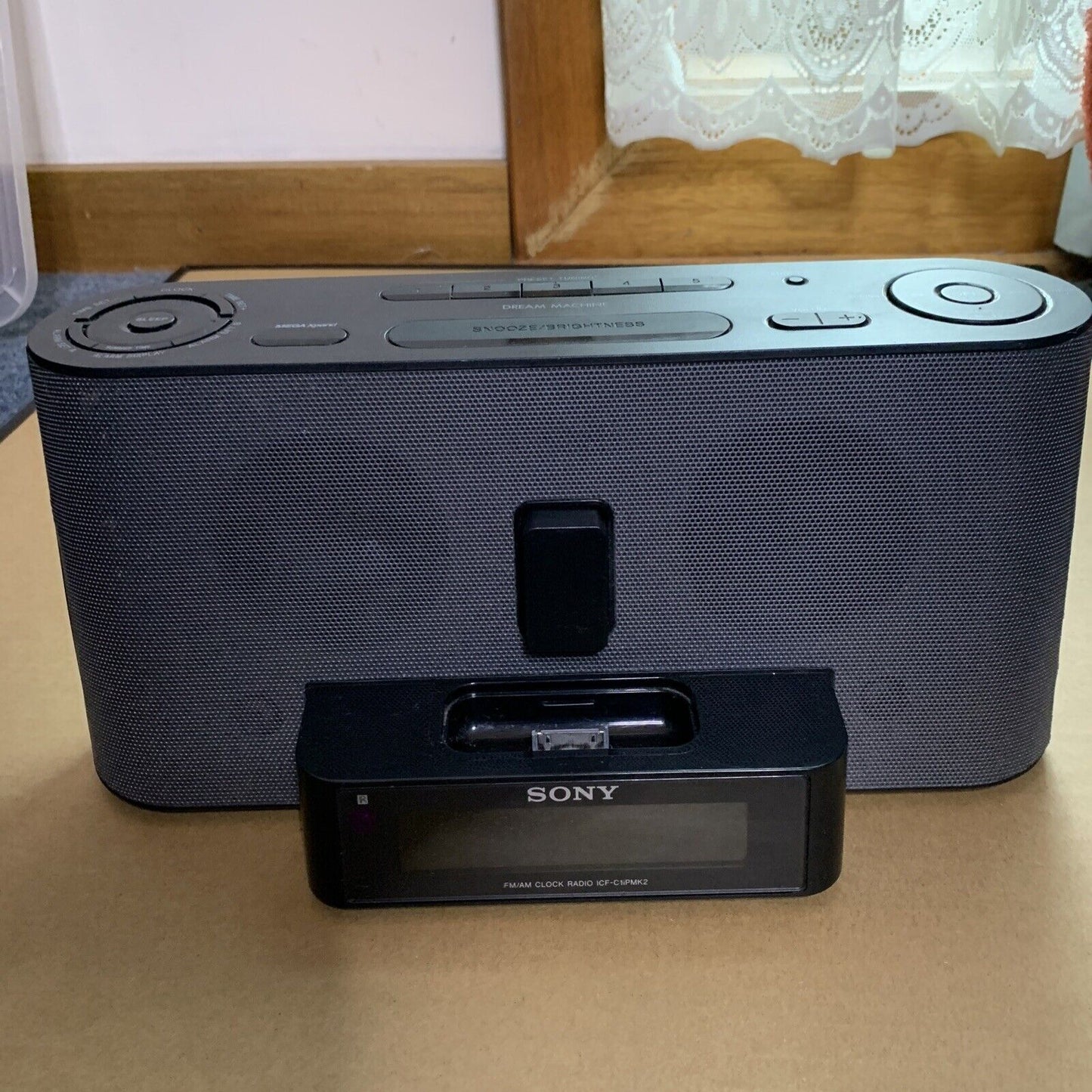 Sony Dream Machine Clock  Radio FM/AM Radio 30-Pin iPhone iPod ICF-C1iPMK2
