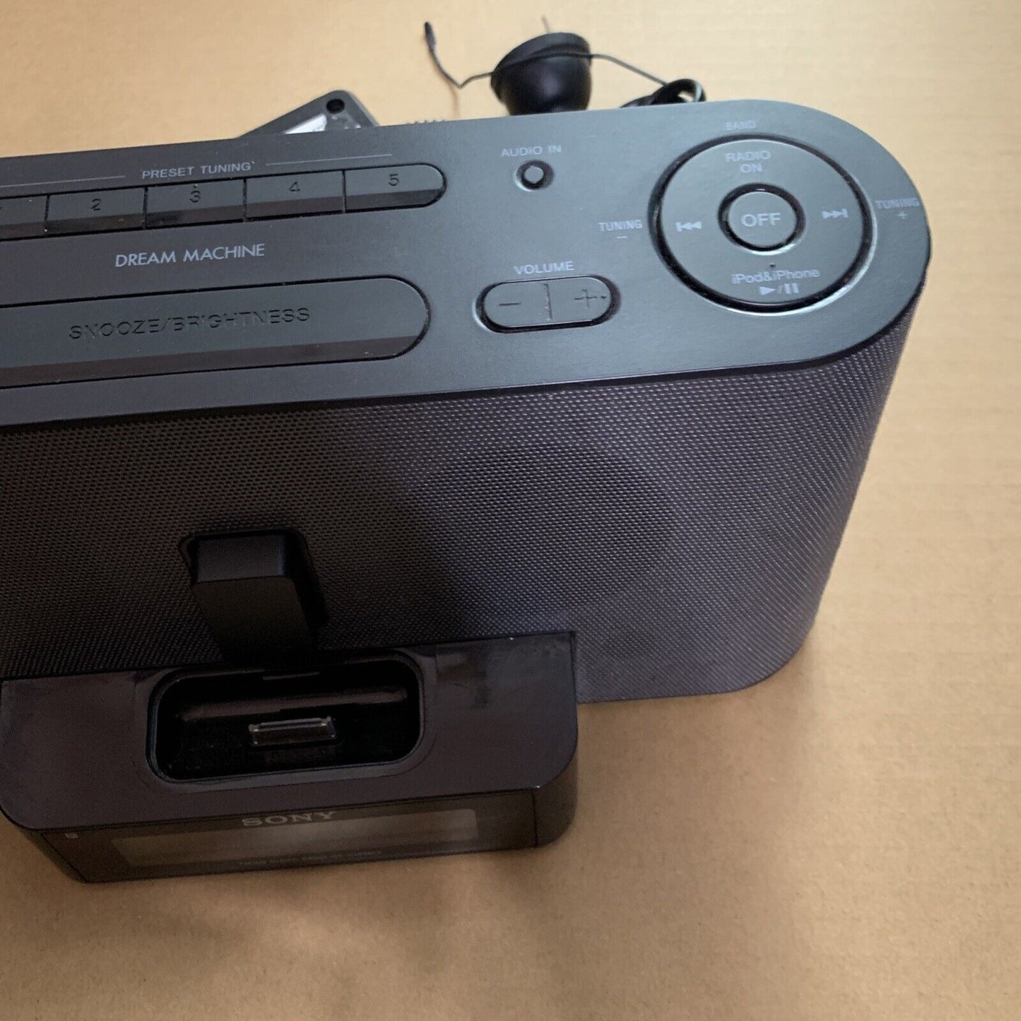 Sony Dream Machine Clock  Radio FM/AM Radio 30-Pin iPhone iPod ICF-C1iPMK2