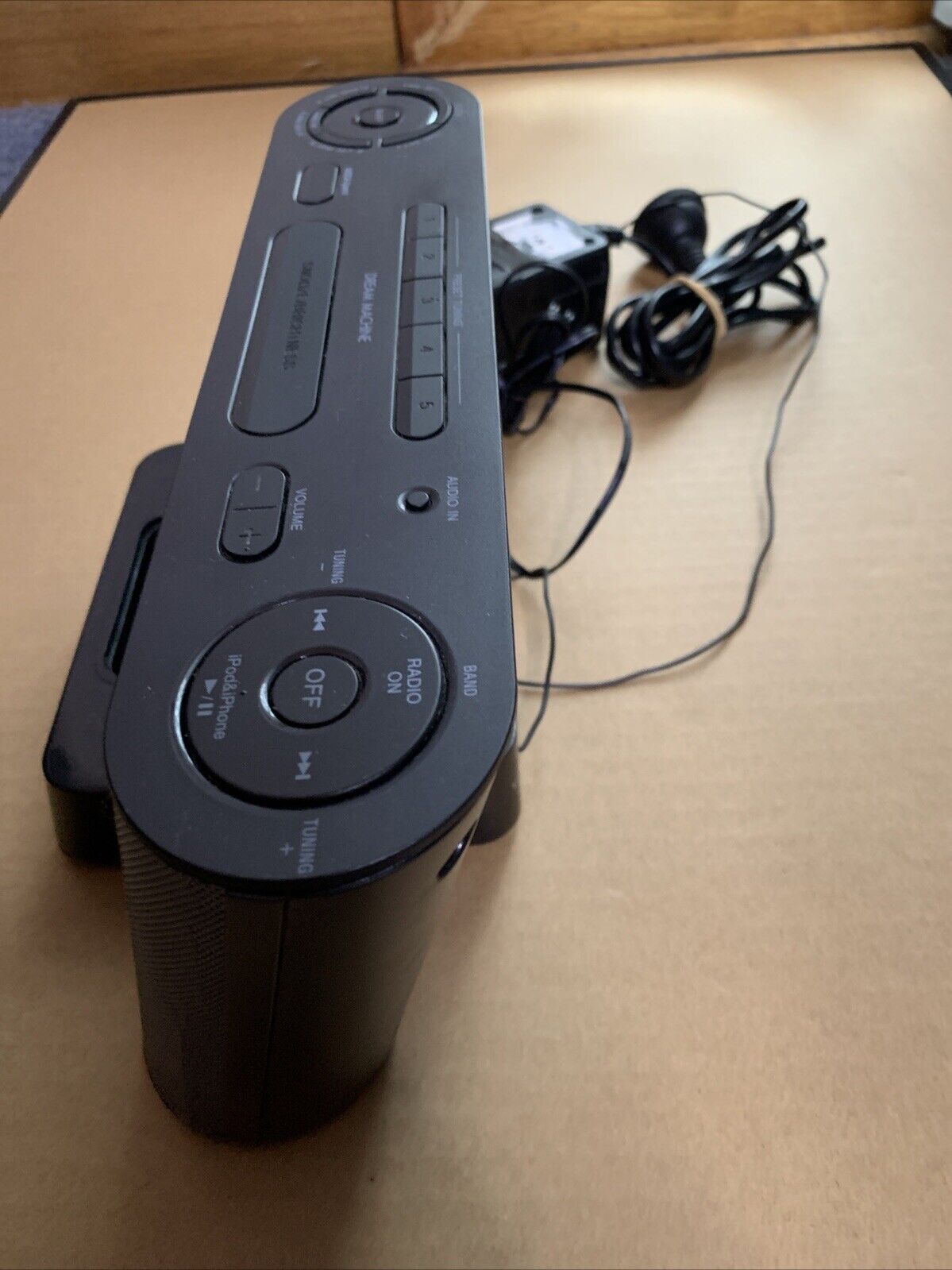 Sony Dream Machine Clock  Radio FM/AM Radio 30-Pin iPhone iPod ICF-C1iPMK2