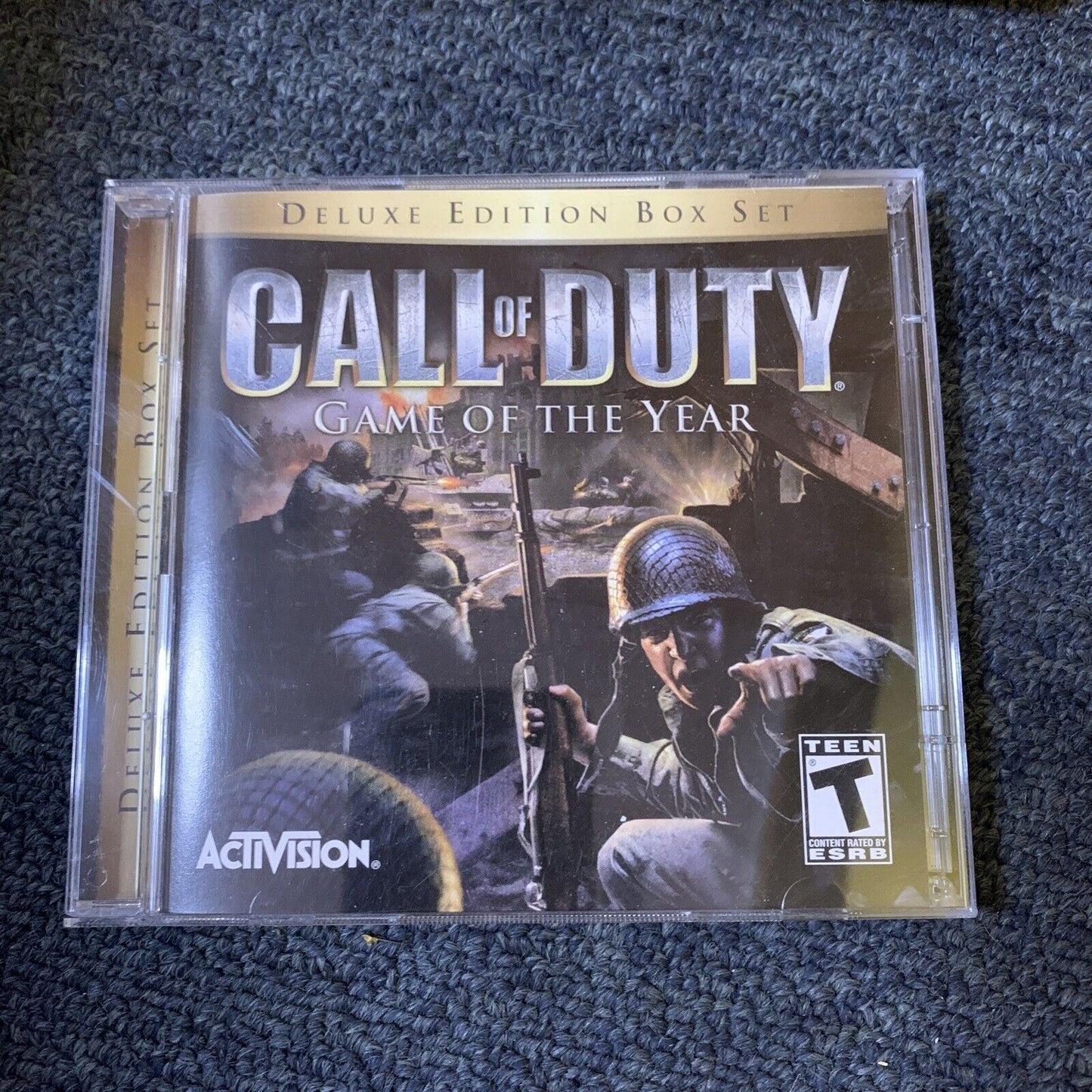 Call Of Duty Deluxe Edition Box Set *Missing 2 CD