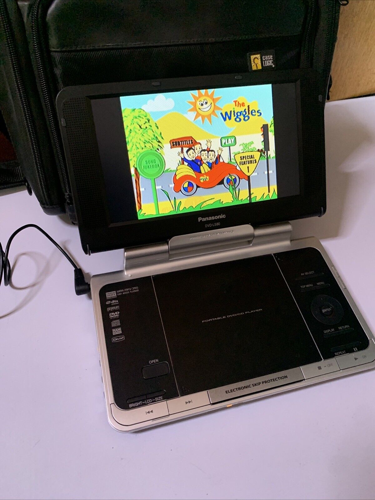 Panasonic 8.5" Portable DVD CD Player Widescreen DVD-LS80 with Carry Bag Region4