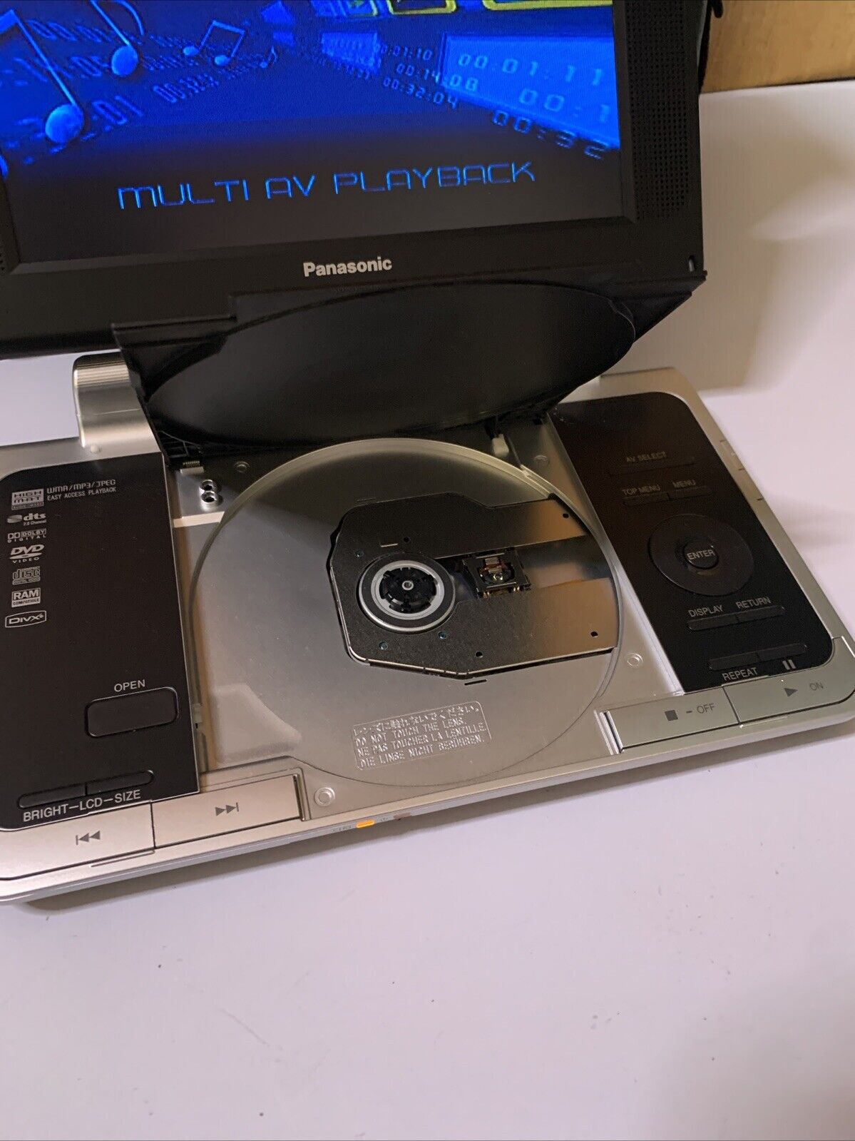 Panasonic 8.5" Portable DVD CD Player Widescreen DVD-LS80 with Carry Bag Region4