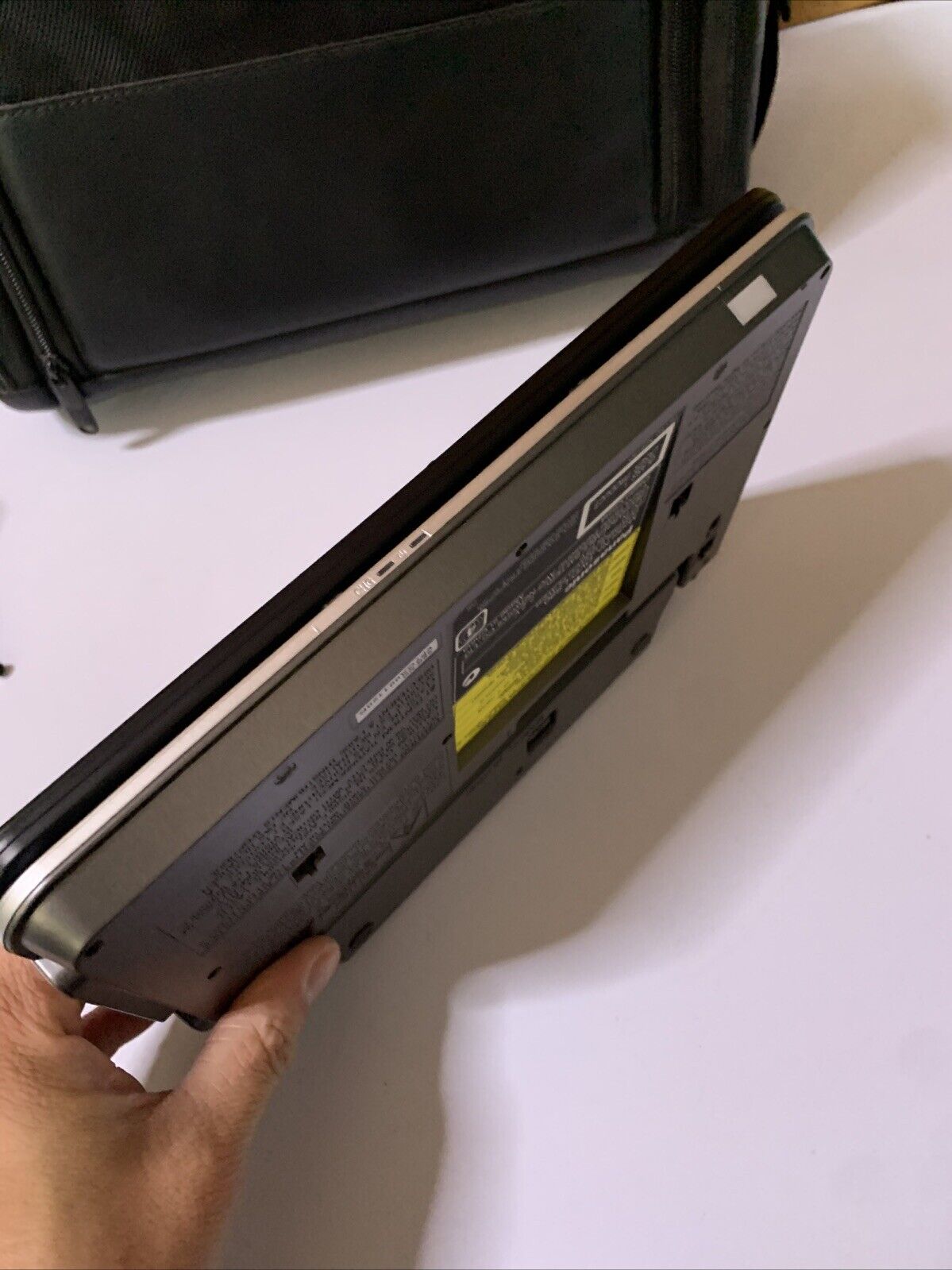 Panasonic 8.5" Portable DVD CD Player Widescreen DVD-LS80 with Carry Bag Region4