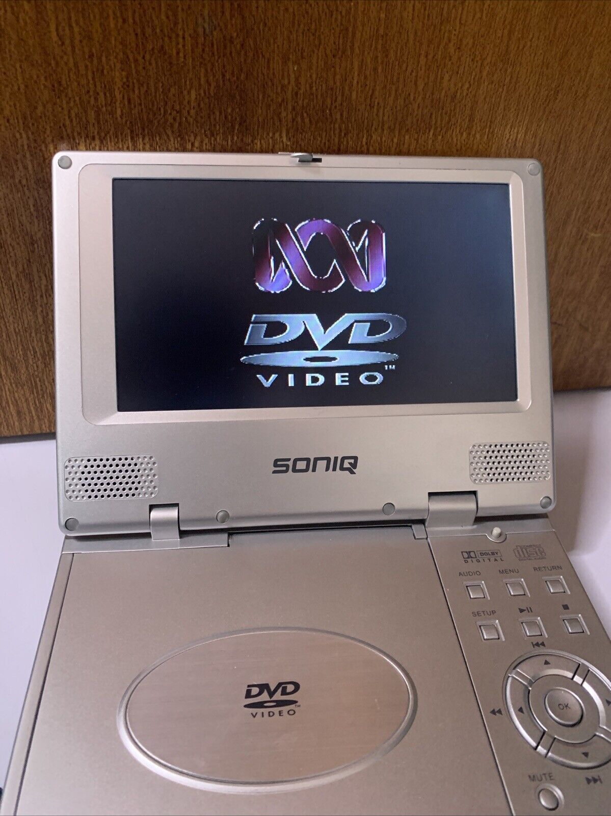 Soniq 7" Portable DVD Player Region 4 DVP720 *Working but flat battery
