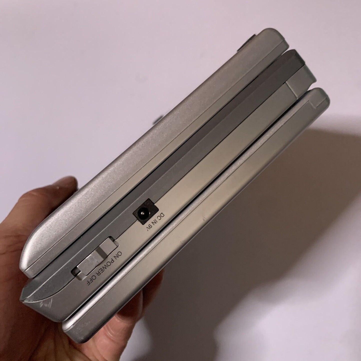 Soniq 7" Portable DVD Player Region 4 DVP720 *Working but flat battery