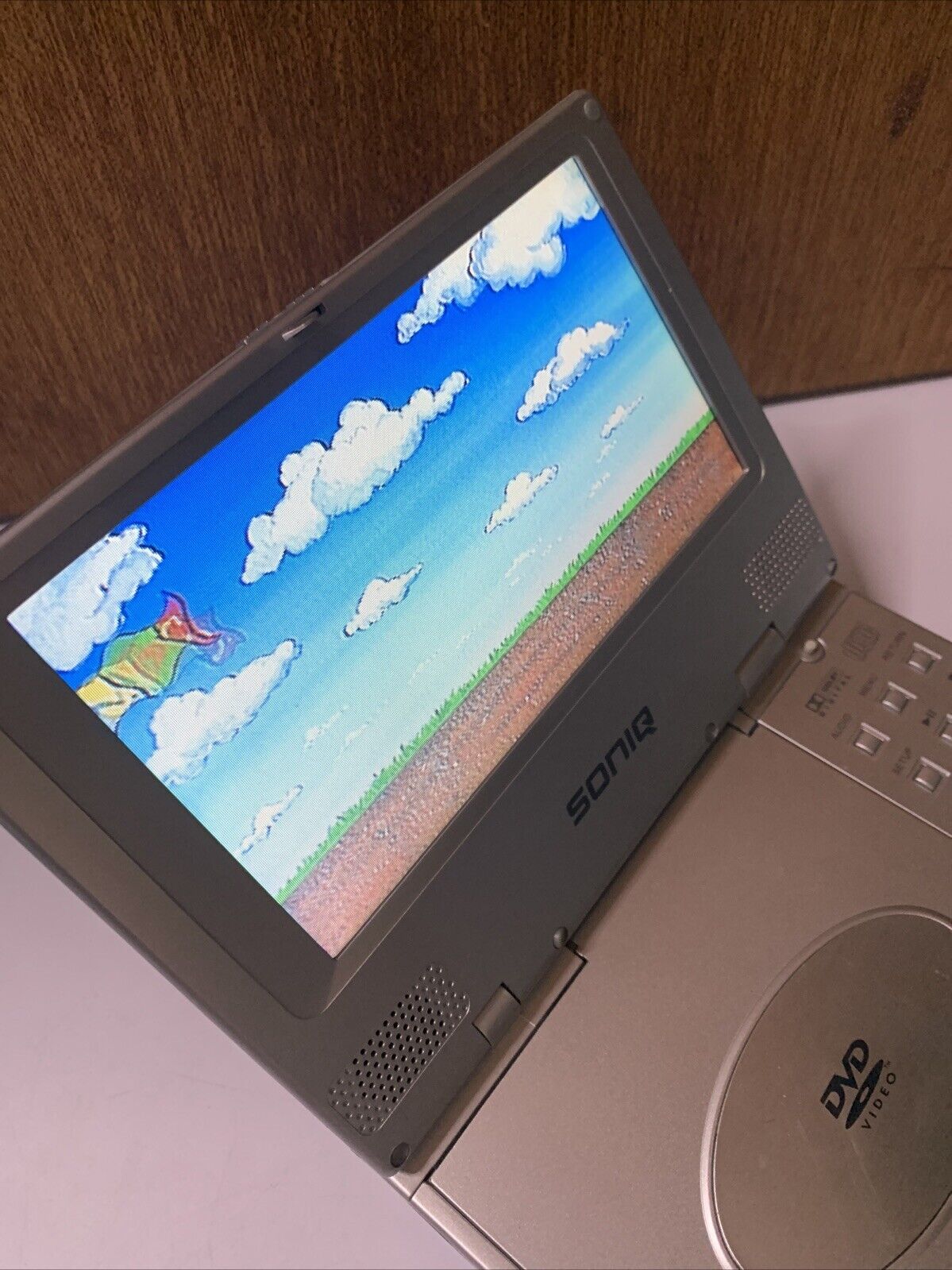 Soniq 7" Portable DVD Player Region 4 DVP720 *Working but flat battery