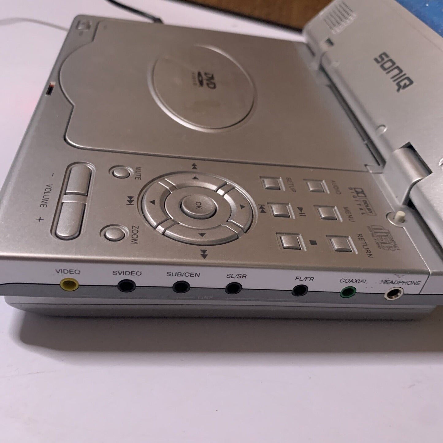 Soniq 7" Portable DVD Player Region 4 DVP720 *Working but flat battery