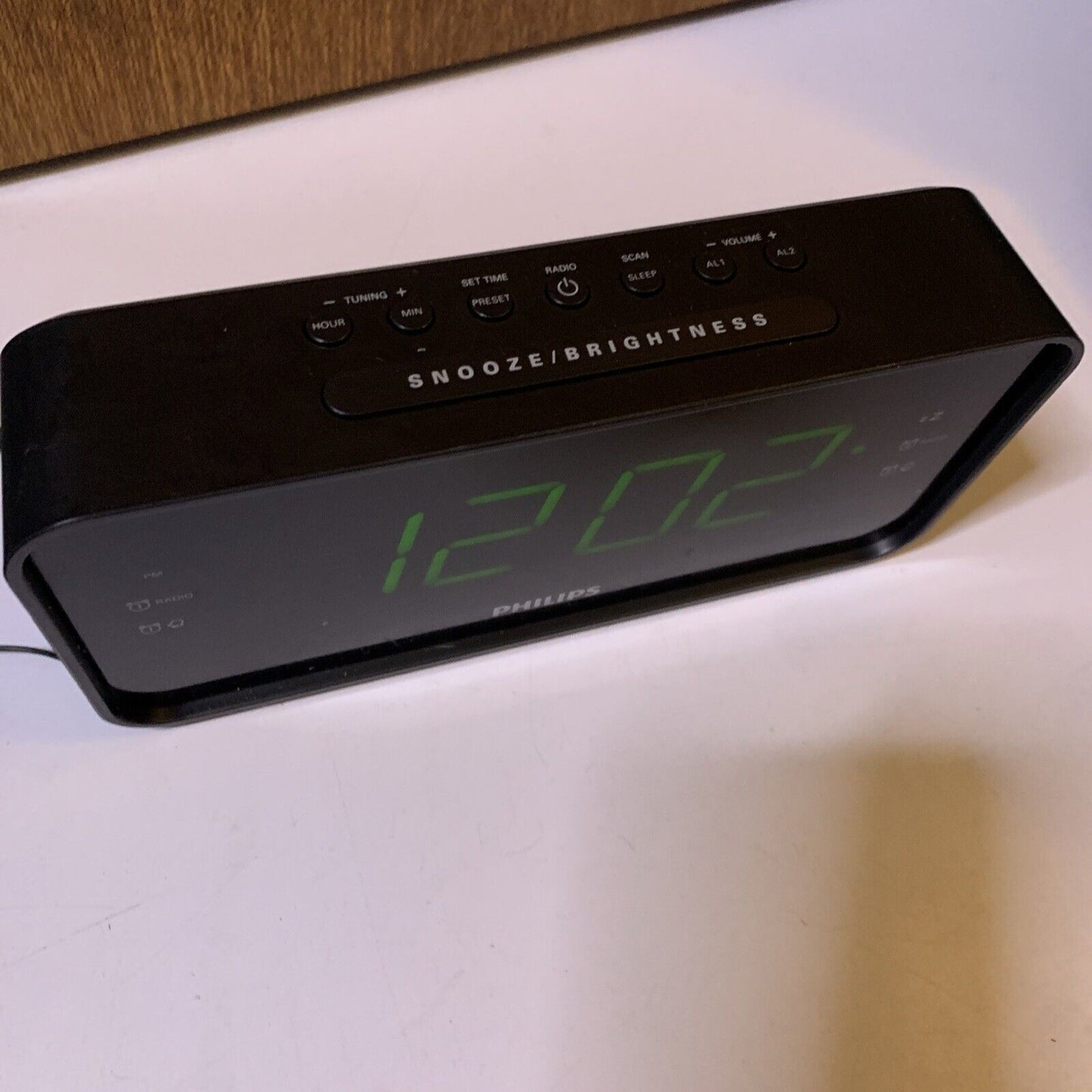 Philips  Big LED Alarm Large Clock Display AM/FM Radio AJ3232B/79