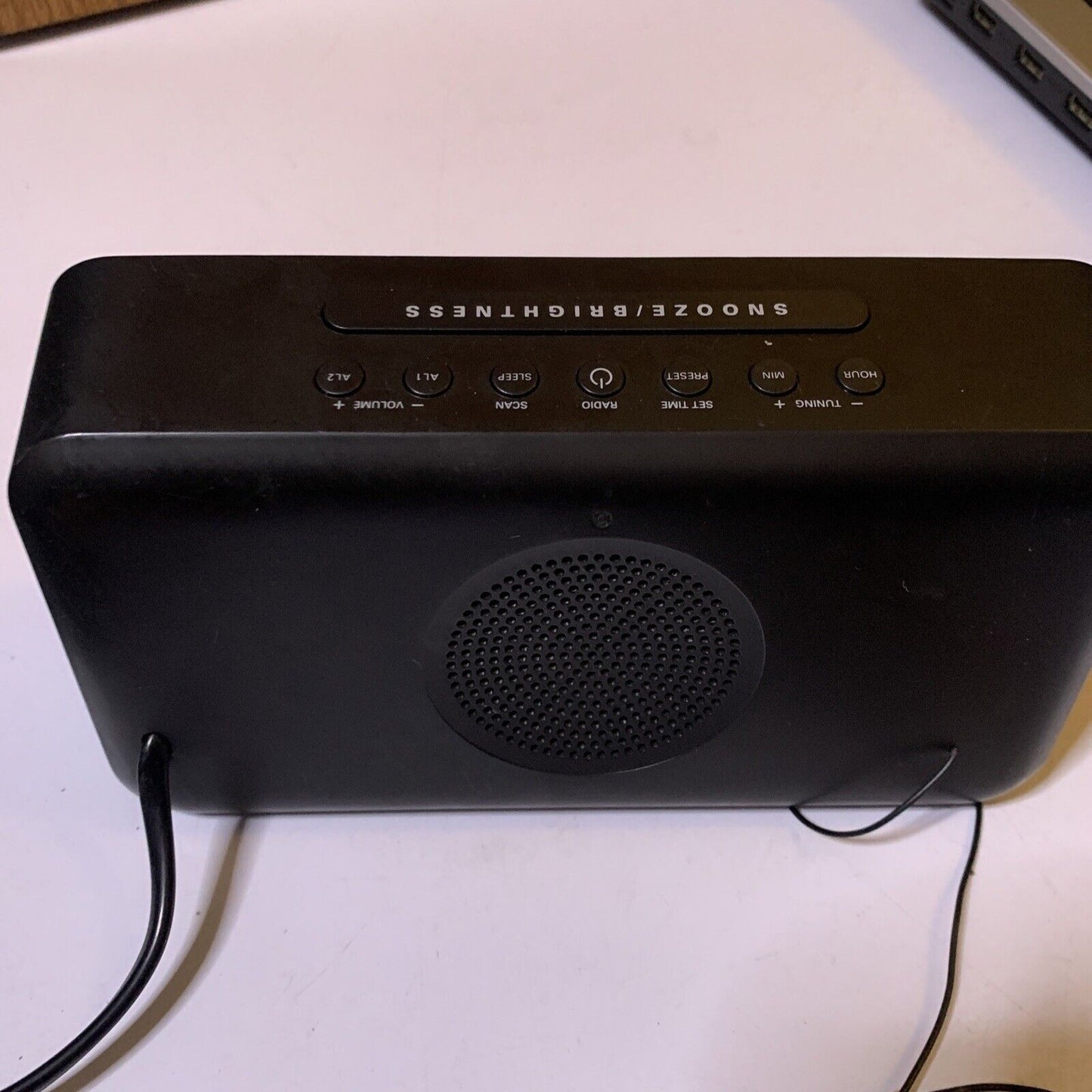Philips  Big LED Alarm Large Clock Display AM/FM Radio AJ3232B/79