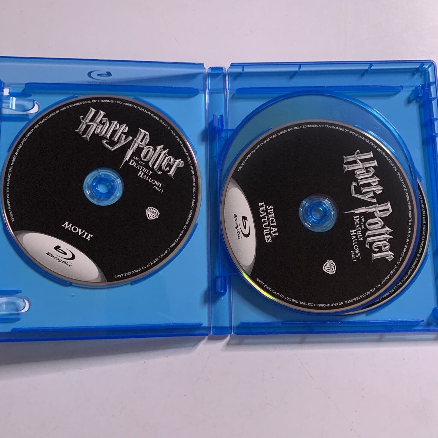 Harry Potter and the Deathly Hallows : Part 1 (Blu-ray, 4-Disc, 2010) Region B