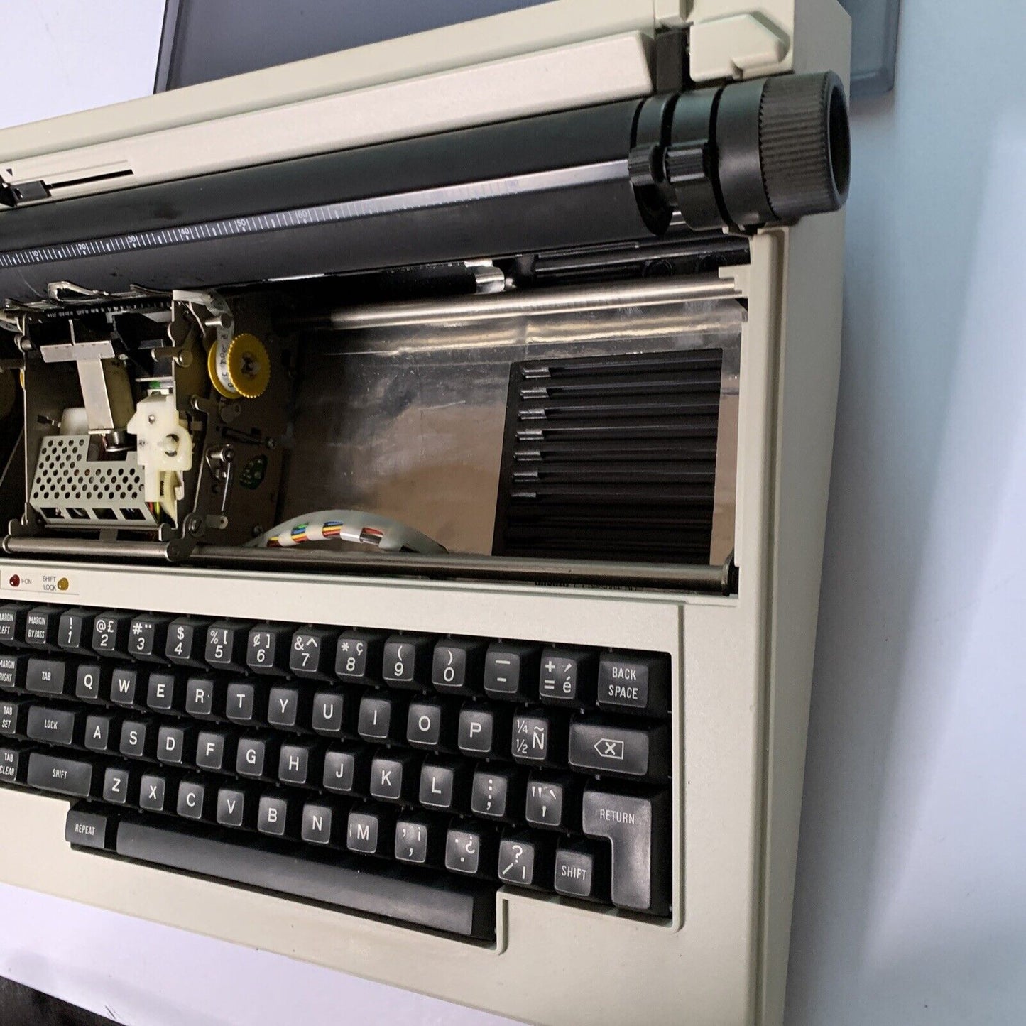 Olivetti ET Personal 50 Typewriter *For Parts Or Repair