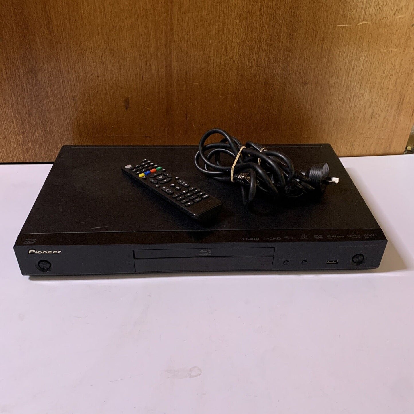 Pioneer Blu-ray 3D and DVD Player with Remote BDP-140 Region B&4
