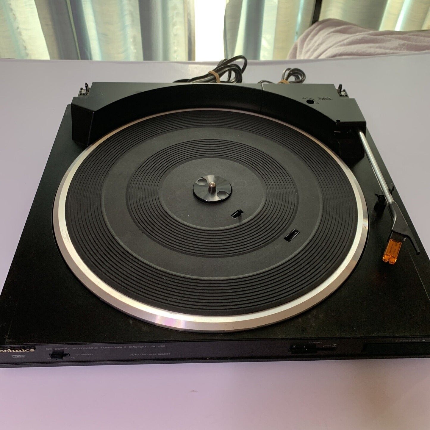 Technics SL-J90 Turntable Made In Japan *Lid Broken + Requires Needle replacemen