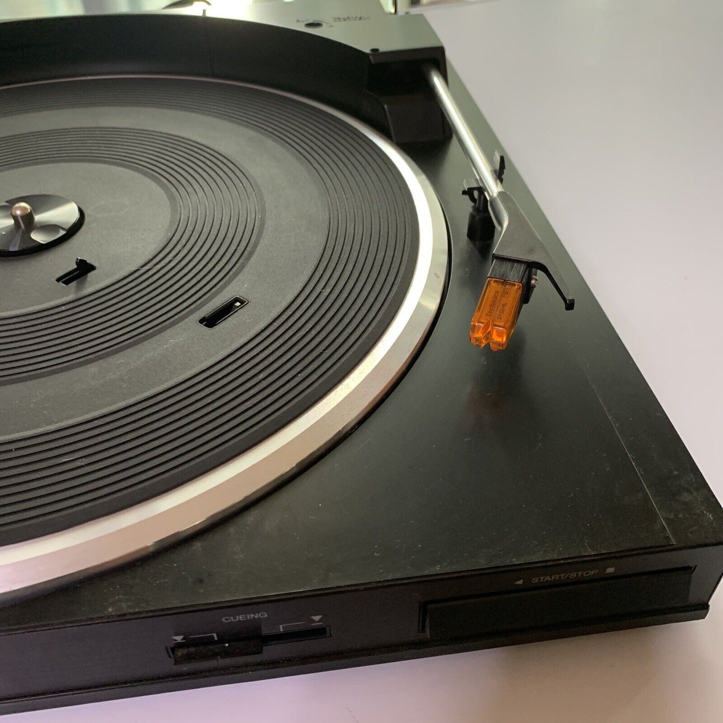 Technics SL-J90 Turntable Made In Japan *Lid Broken + Requires Needle replacemen