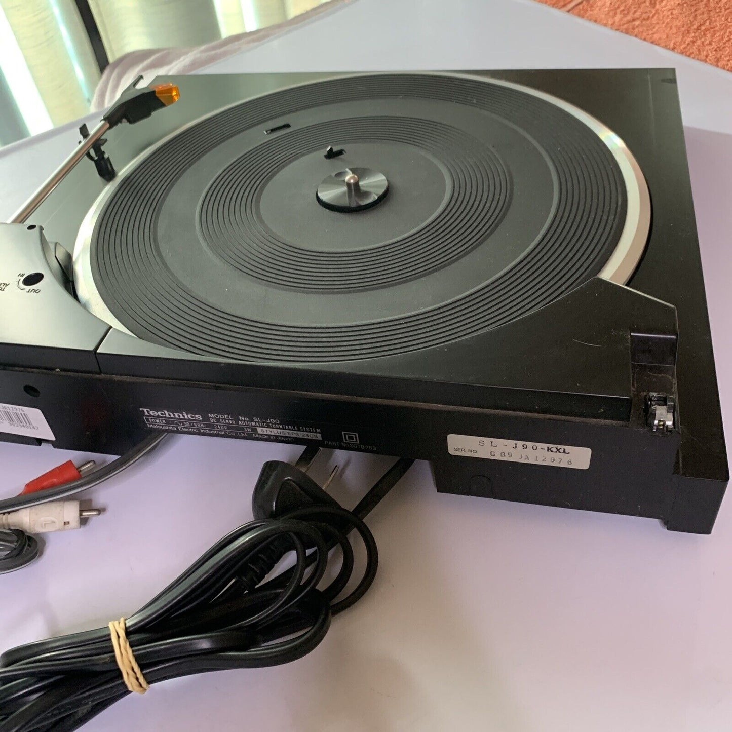 Technics SL-J90 Turntable Made In Japan *Lid Broken + Requires Needle replacemen