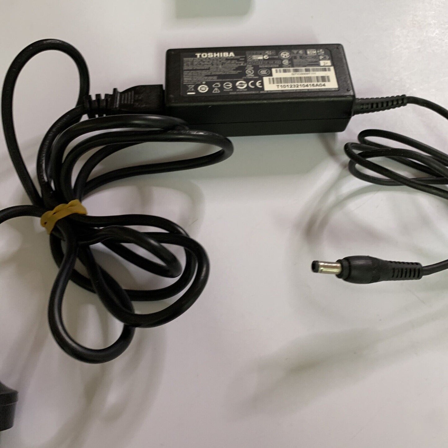 Genuine Toshiba PA-1650-22 Laptop Power Supply Charger 19V 3.42A 65W