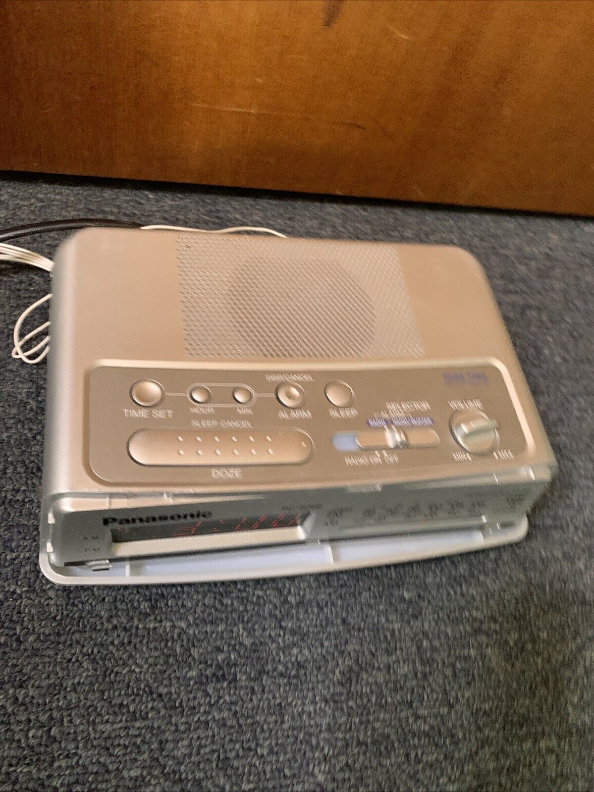 【新品】パナソニック　FM/AM　クロック　ラジオ　シルバー　RC-6266 新品】パナソニック FM/AM クロック ラジオ シルバー RC-6266