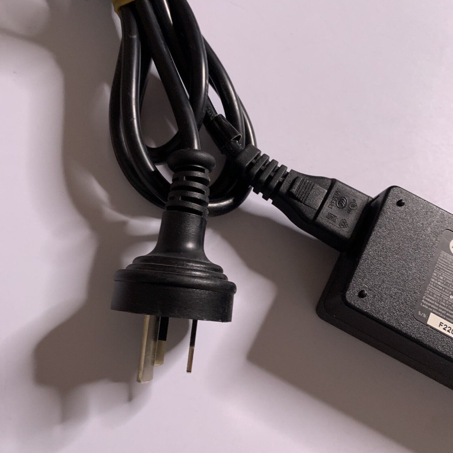 Genuine HP PPP012C AC Adapter 19.5V 4.62A Laptop Power Supply 677777-002